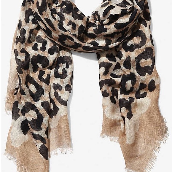 bundle of 4 Express Overlapping Leopard Scarves - Picture 2 of 8